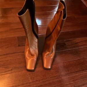 Beautiful cognac brown boots.  EXCELLENT condition iltalian made leather. Cute